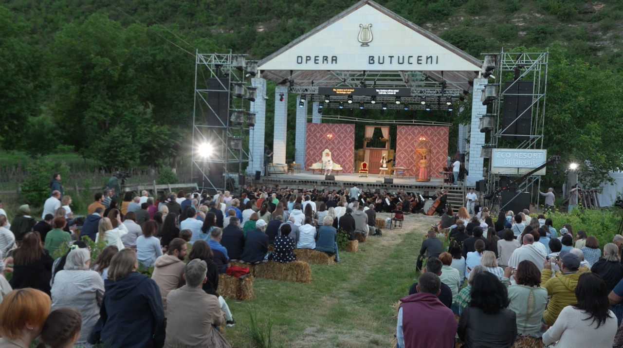 Festivalul „DescOperă” marchează 10 ani cu patru seri de spectacole și o scenă amenajată pe râul Răut