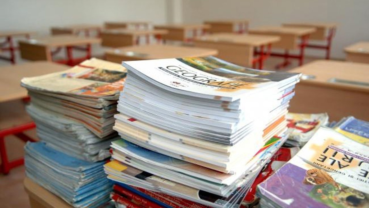 Elevii din R. Moldova vor studia, din 2027, din manuale mai atractive și mai ușor de înțeles