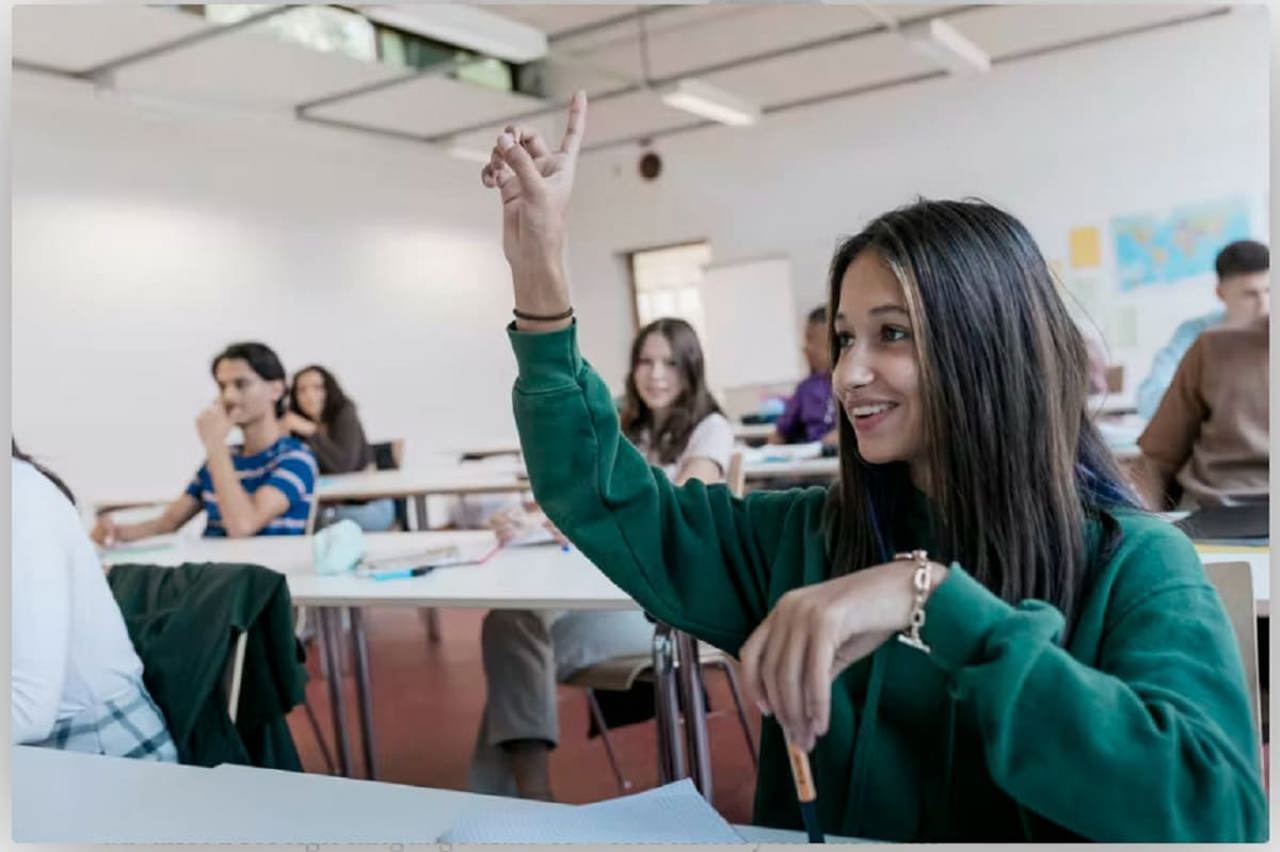 Sprijin pentru excelență: MEC oferă 110 burse de merit pentru elevii și studenții romi în noul an de studii