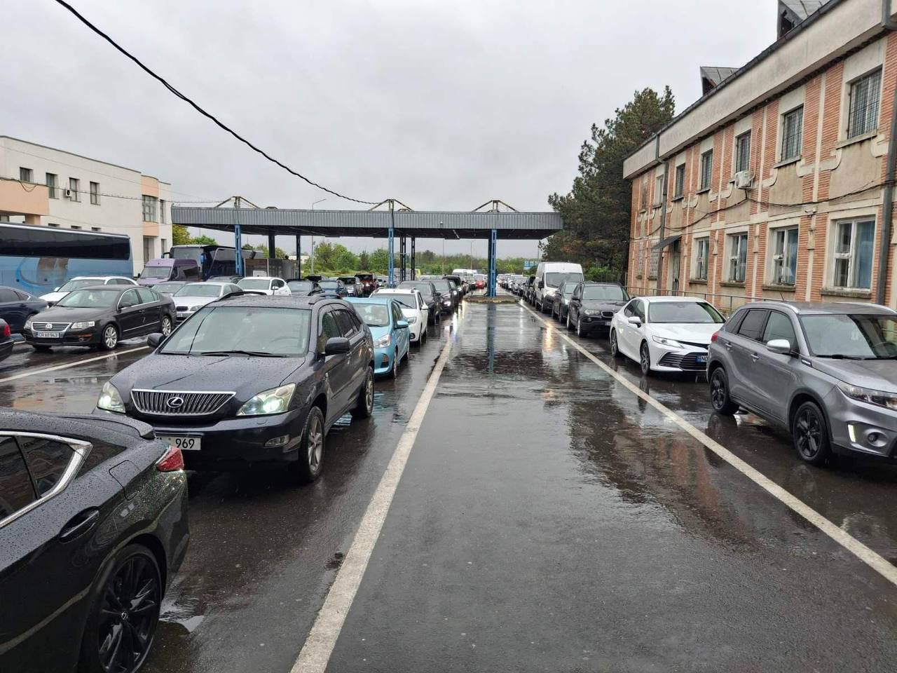Heavy traffic reported at Sculeni and Leușeni border checkpoints