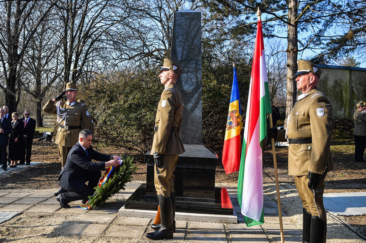 Monument al eroilor din Basarabia căzuți în Ungaria, inaugurat la Budapesta. R. Moldova și Ungaria au semnat un memorandum în domeniul apărării
