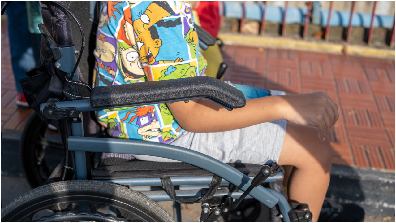 Muncă „invizibilă”: îngrijitorii cer să le fie recunoscut și remunerat efortul