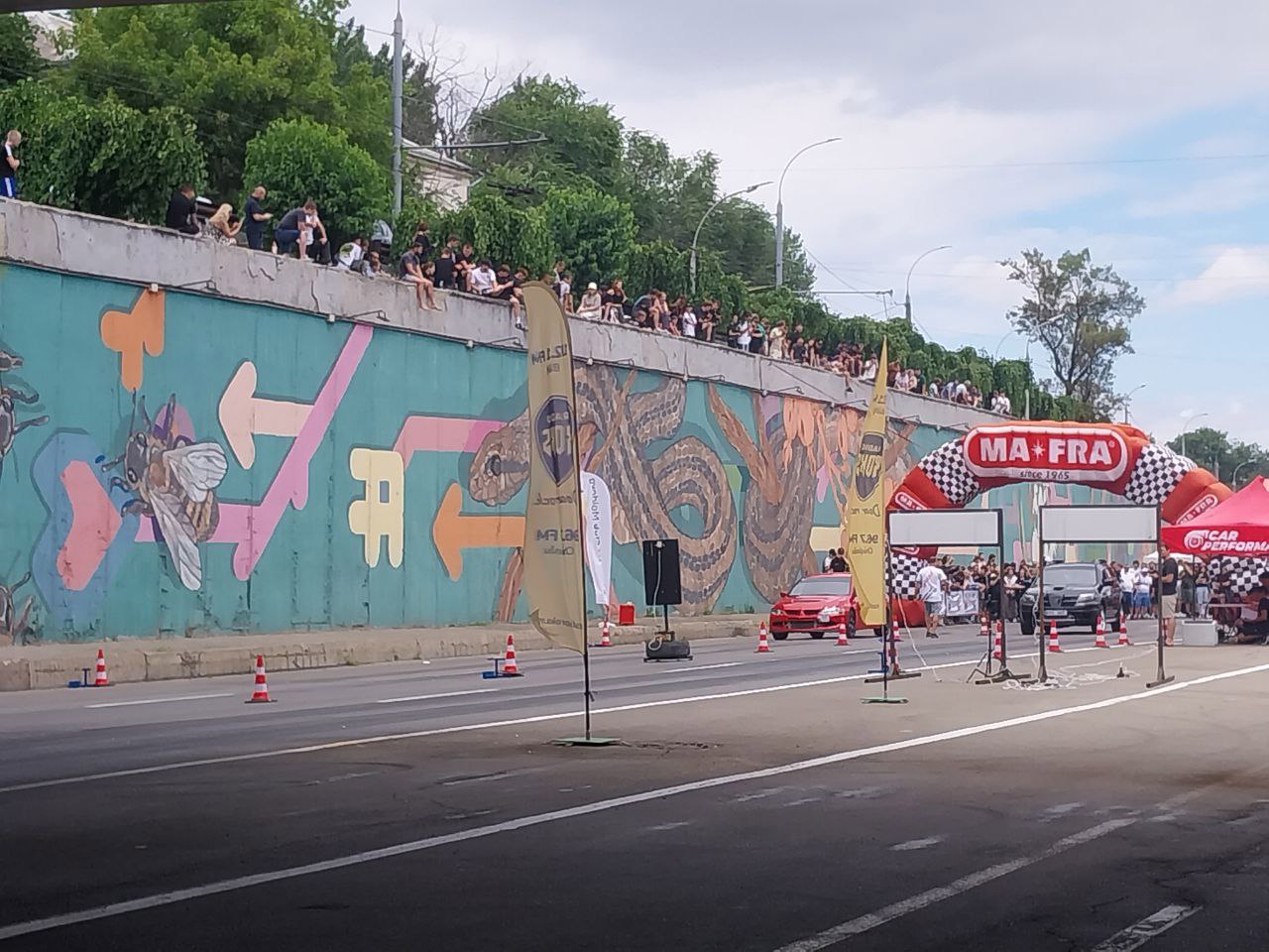 Spectacol automobilistic la Campionatul de Drag Racing din capitală 