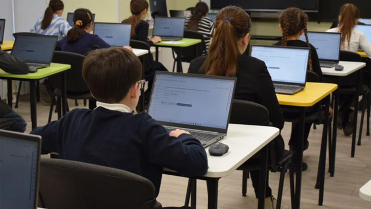 Noutăți la examenele naționale 2026: Testări digitale extinse și centre separate pentru absolvenții de gimnaziu	
