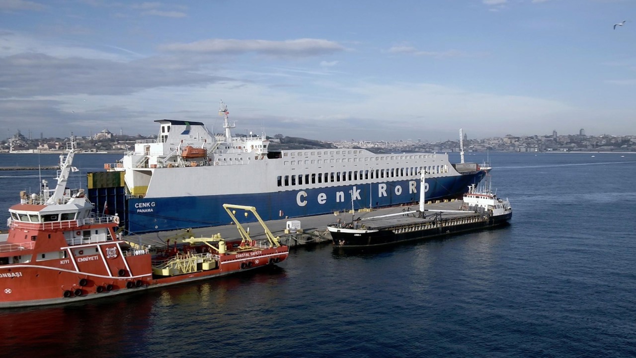 Atac rusesc în Odesa: navă civilă lovită în portul Ciornomorsk