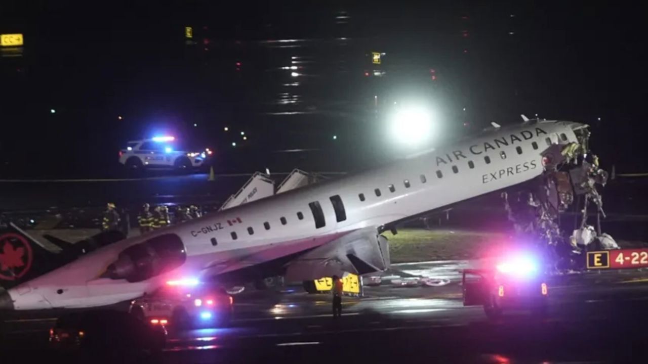 Doi piloți au murit și mai mulți pasageri au fost răniți după un accident pe aeroportul din New York