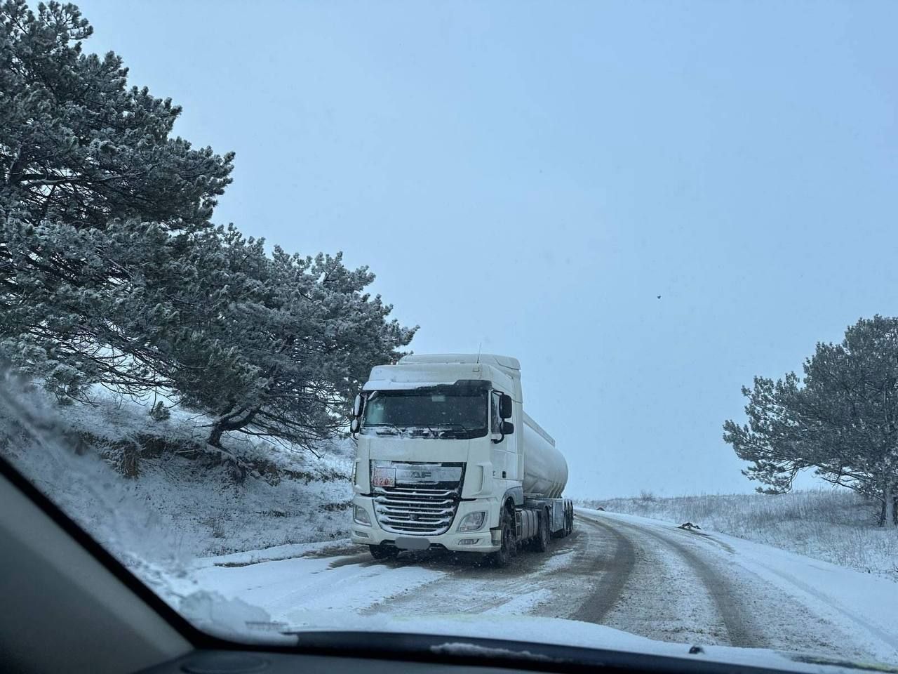 ACTUALIZARE | Drumuri alunecoase și trafic intens: Circulația pe traseul M-3, localitatea Slobozia Mare, a fost deblocată