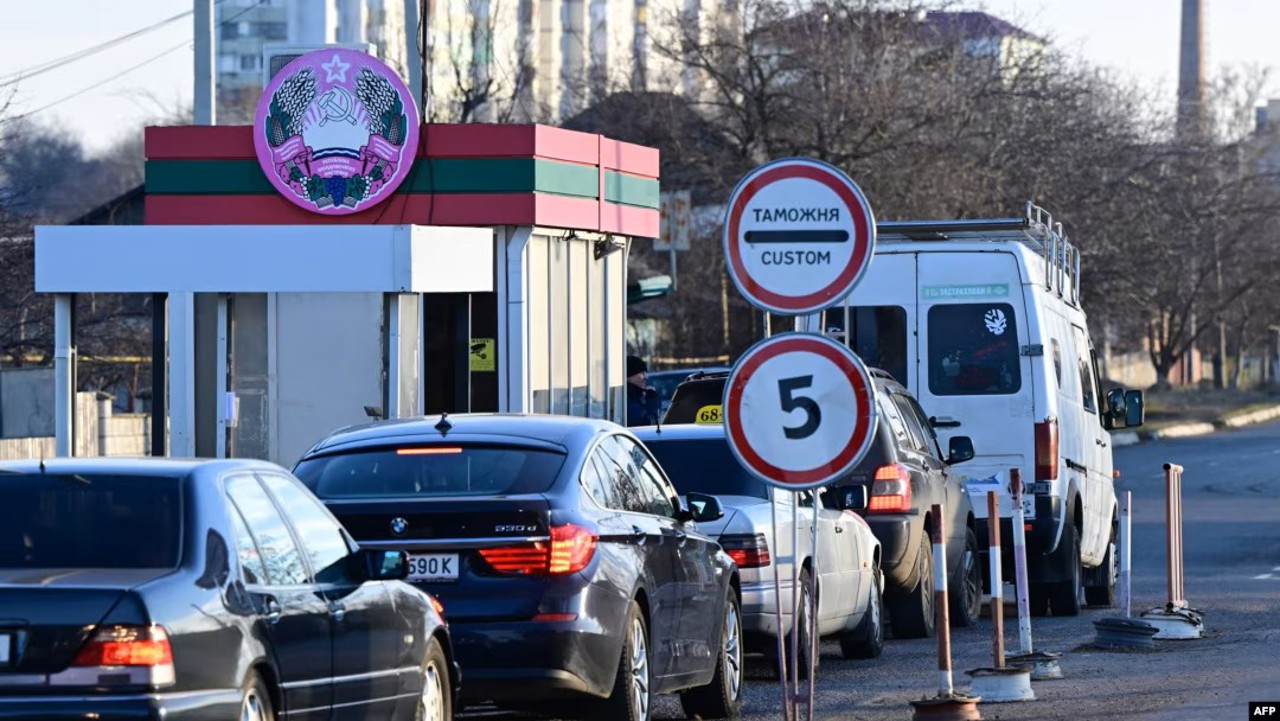 Peste 13.000 de mașini necomerciale din regiunea transnistreană posedă plăci de înmatriculare de model neutru și semnul distinctiv ,,MD”