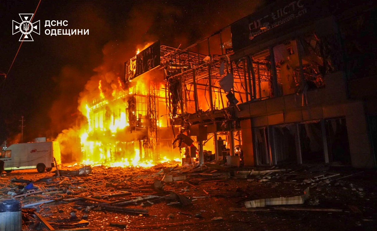 Atacuri cu drone și bombe asupra regiunilor Odesa, Sumî și Zaporojie: mai mulți răniți, inclusiv copii