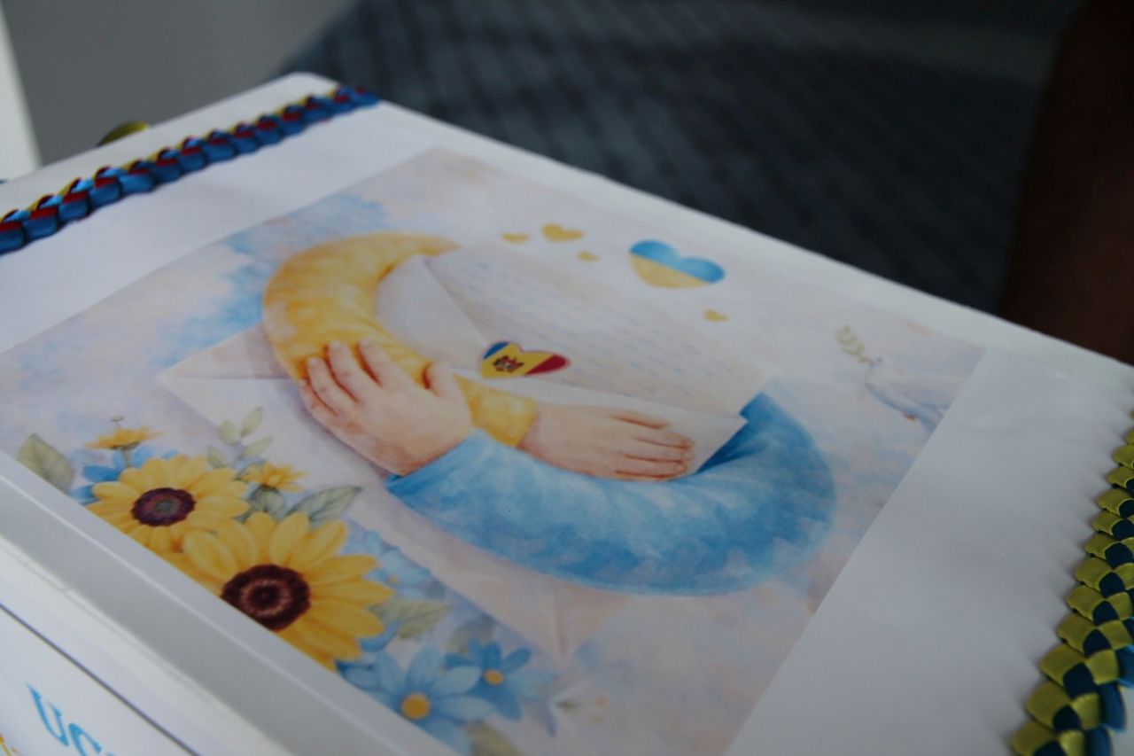 „O scrisoare poate ține loc de îmbrățișare”: „Copiii noștri au demonstrat empatie și solidaritate. Au scris de mână, chiar și în ucraineană”