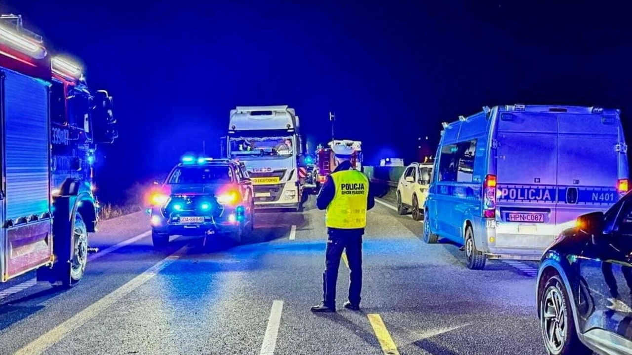 Accident grav în Polonia: patru persoane au murit și alte 12 au fost rănite.