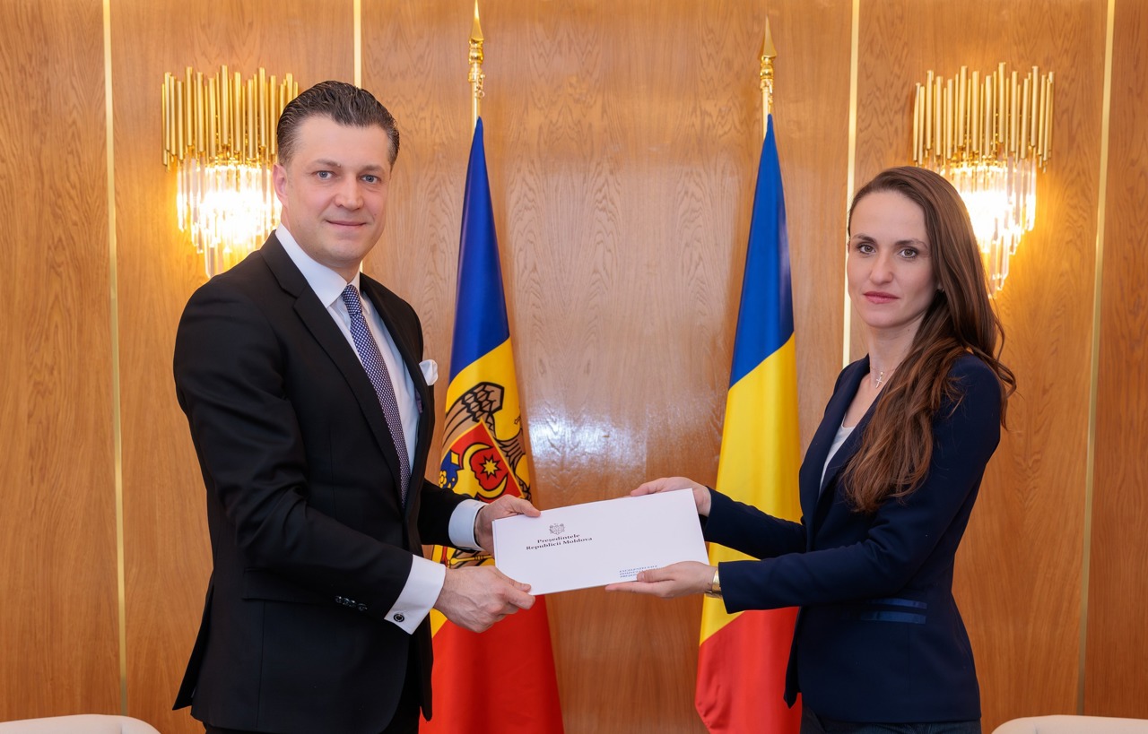 Dialog intens și cooperare extinsă cu Bucureștiul: Noul ambasador al R. Moldova în România a prezentat scrisorile de acreditare