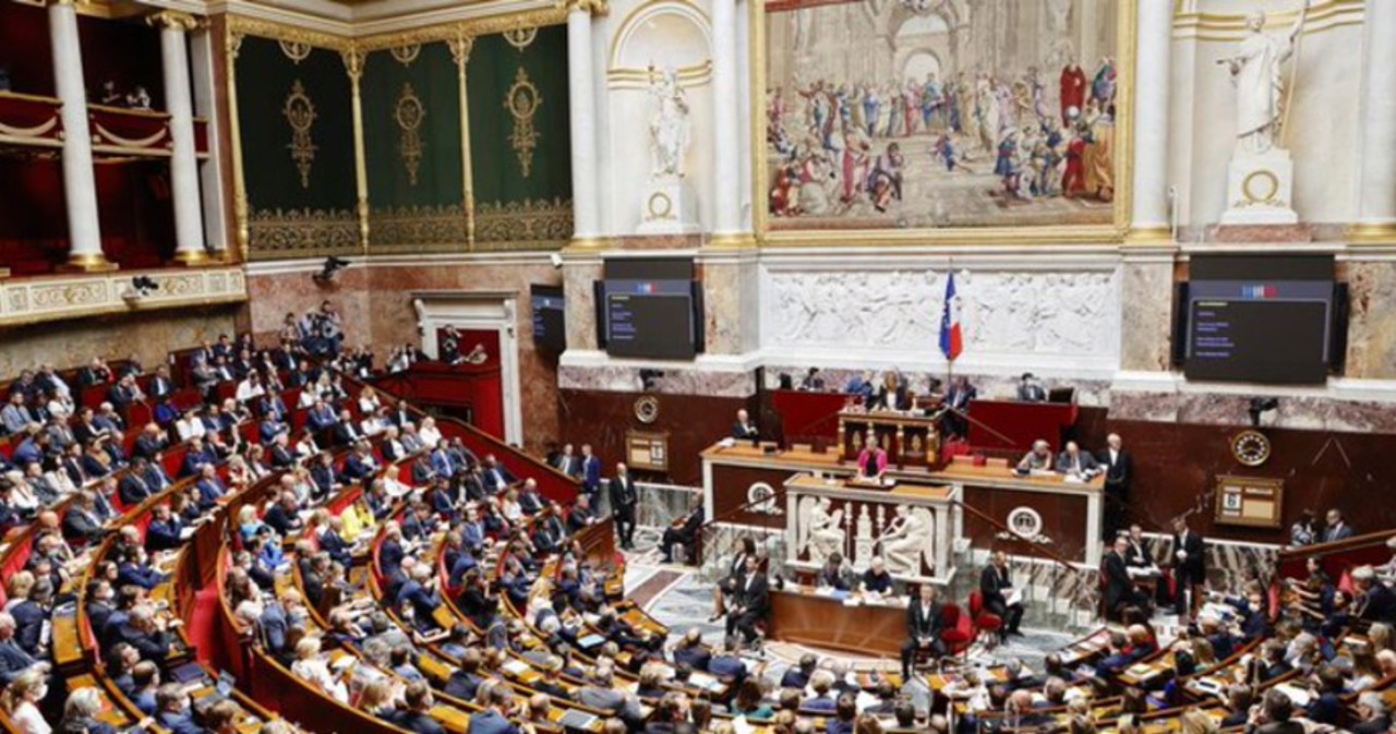 Aproximativ 49 de milioane de francezi, așteptați la urne pentru a alege noua Adunare Națională