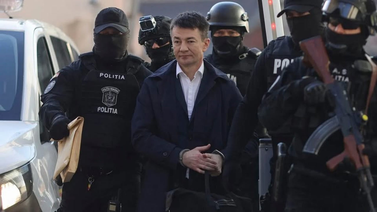 Primele imagini video cu fostul director adjunct SIS, Alexandru Bălan, escortat la Chișinău