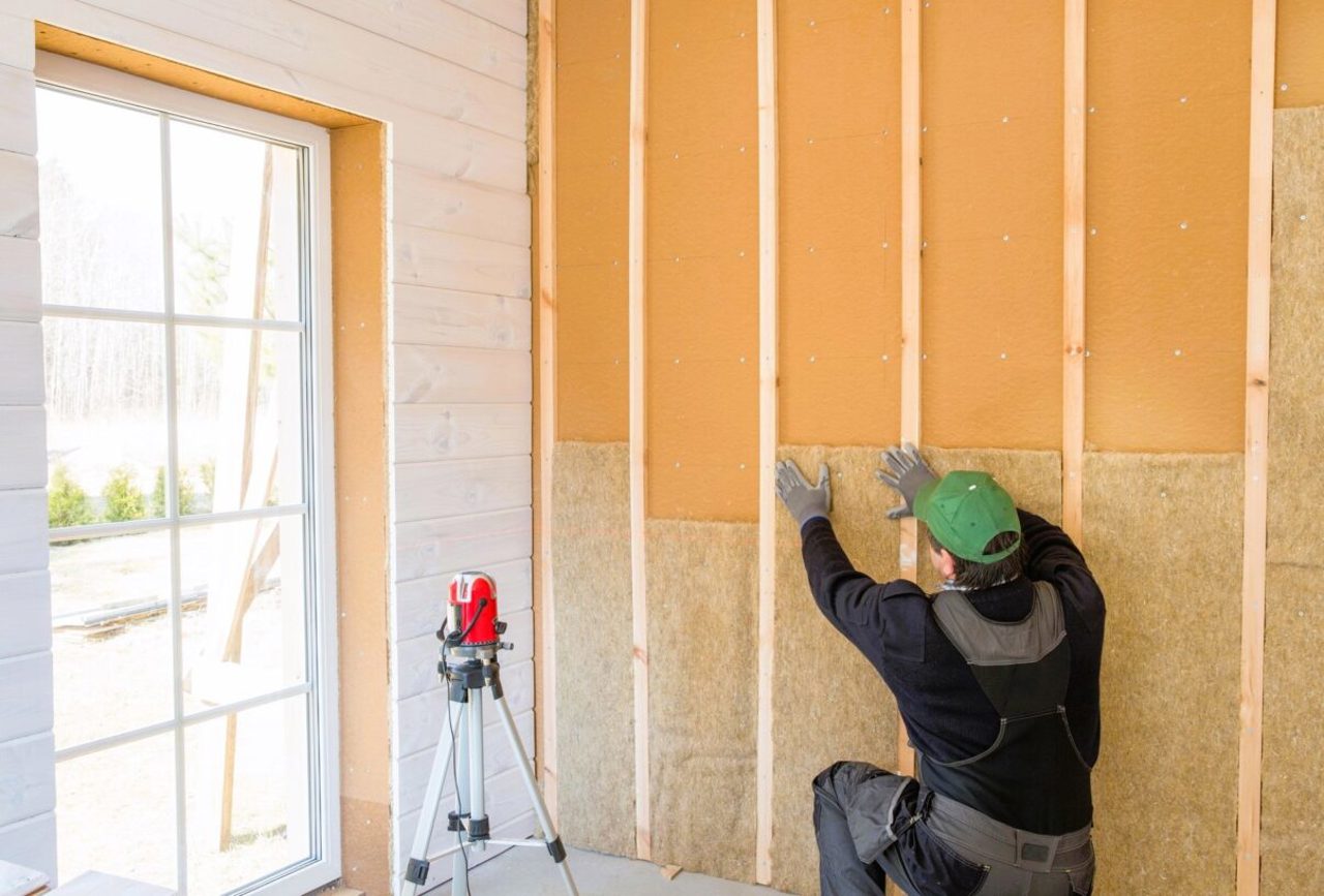 Lucrările de reabilitare energetică avansează în nordul țării: Oamenii speră la facturi mai mici pentru încălzire  