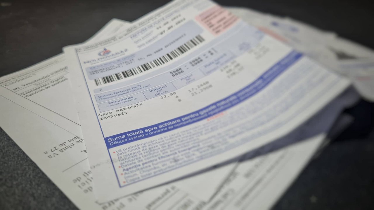 Consumatorii pot să-și rezolve problemele cu furnizorii de utilități inclusiv cu sprijinul ANRE: ce pași trebuie să facă cetățenii