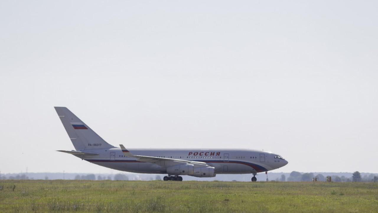 Diplomați ruși, evacuați din România cu o aeronavă trimisă de Moscova. A aterizat în mod excepțional la București
