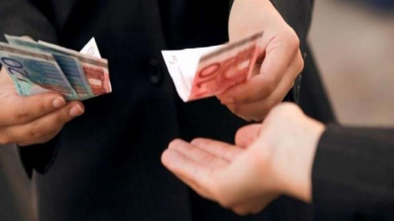 Un polițist ar fi cerut 300 de euro pentru a ajuta o persoană să scape de dosar penal