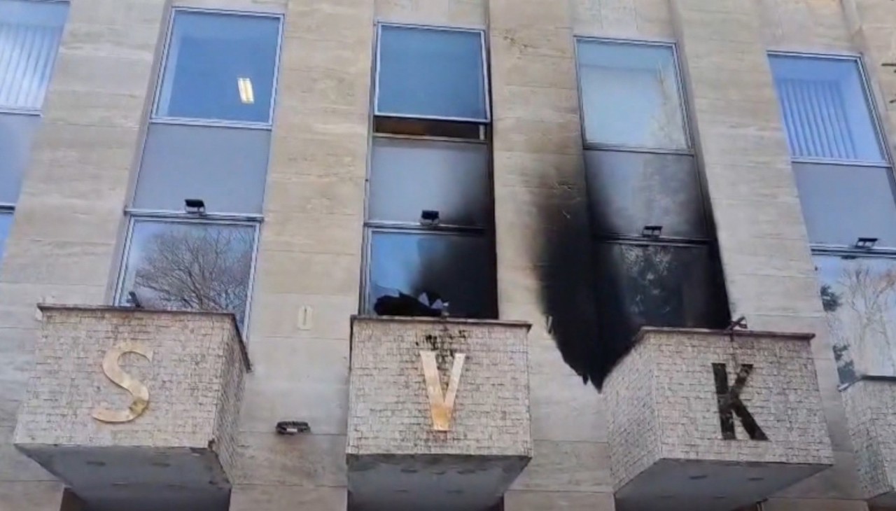 Incendiu la „Casa Rusiei” de la Praga: A fost atacată cu cocktailuri Molotov