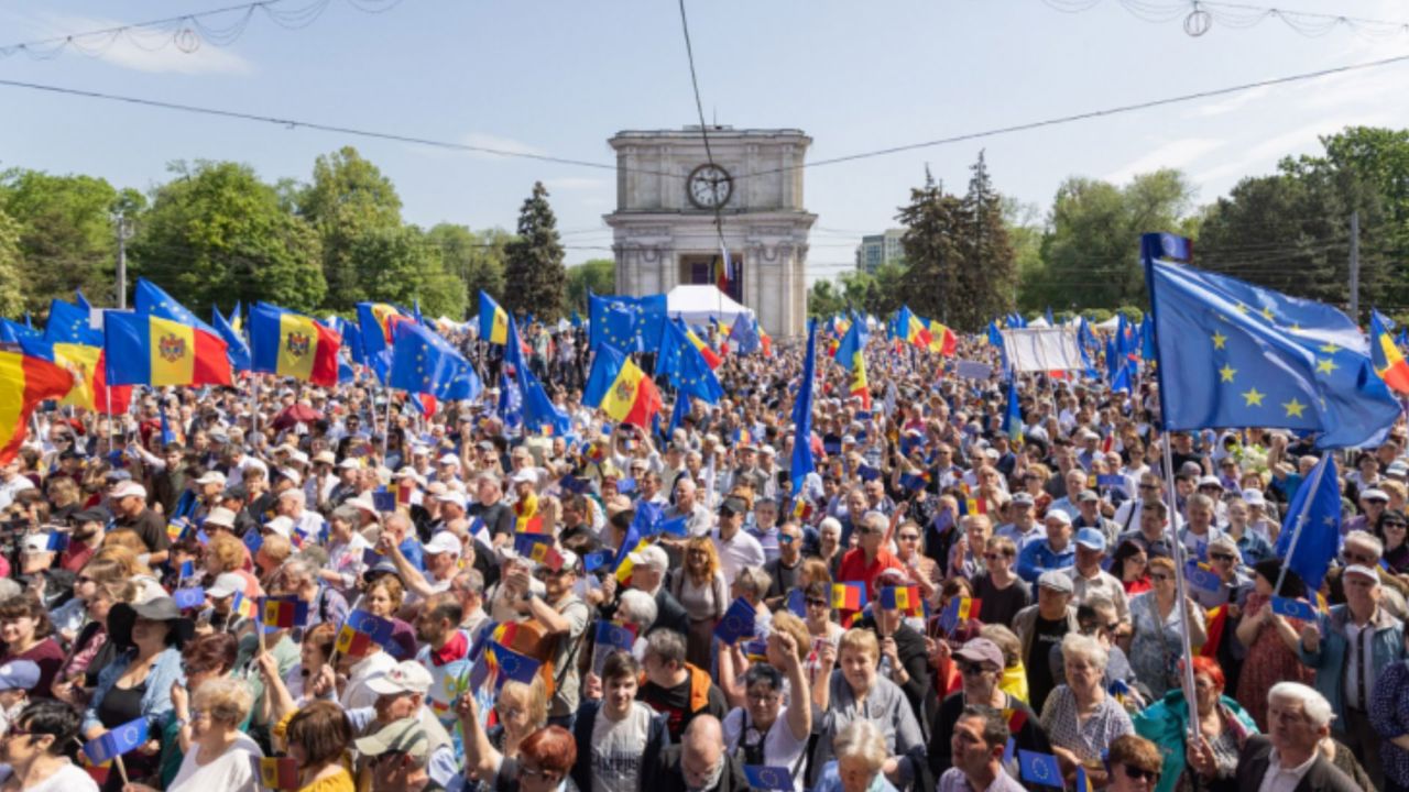 Sprijin în creștere pentru aderarea la UE: 50% dintre respondenți ar vota pentru