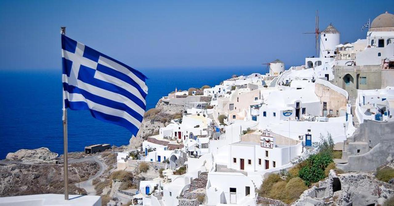  Social guarantees for Moldovans who work legally in Greece. They can benefit from pensions and allowances from this state