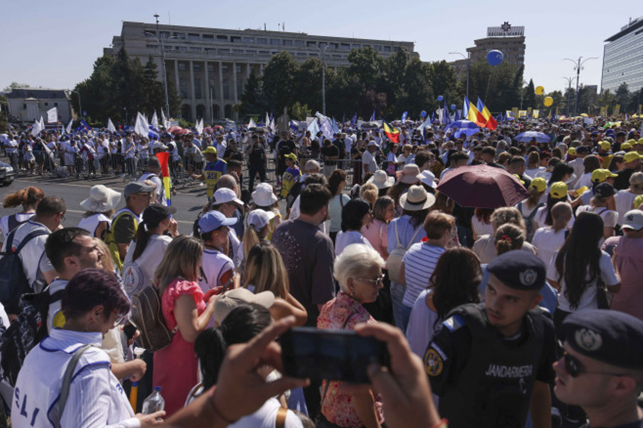 Romania: Teachers' protests escalate over austerity