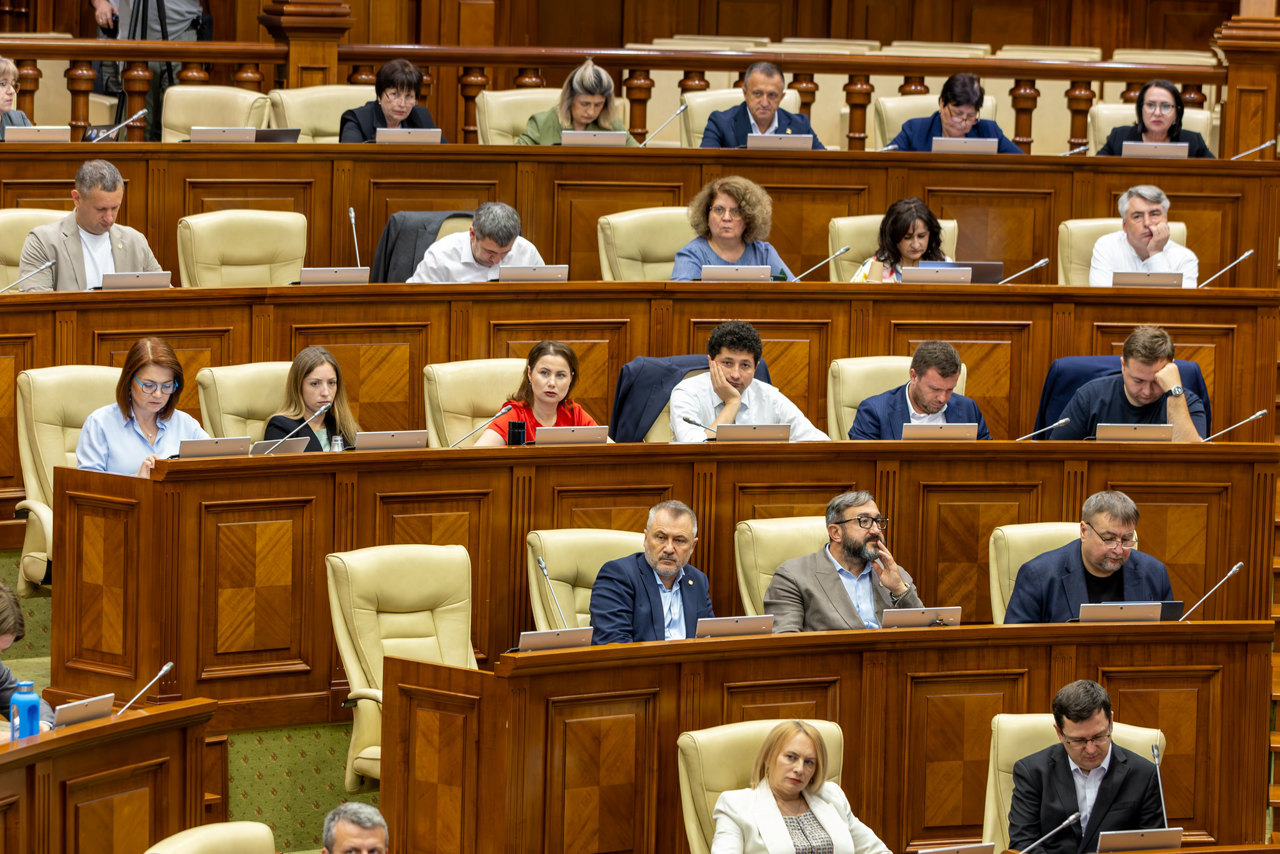 Restricțiile de pe piața cripto vor fi eliminate, însă emitenții vor trebui să fie autorizați: Legea, votată în prima lectură.
