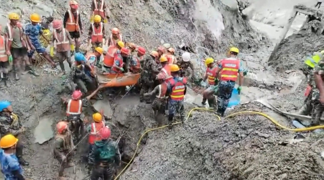 Salvare miraculoasă în Nepal, la nouă zile după inundațiile care au provocat peste 1.200 de morți