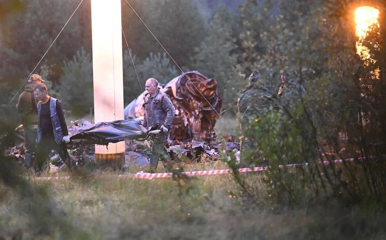  Corpurile neînsuflețite găsite în urma prăbușirii avionului lui Prigojin au fost evacuate pentru expertiză