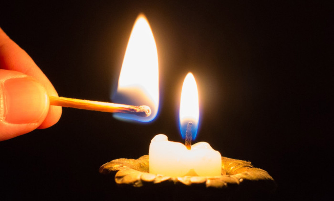 Incendiu provocat de o lumânare la Centrul pentru vârstnici din Cocieri: 42 de oameni au fost evacuați, iar un bărbat a ajuns la spital cu arsuri