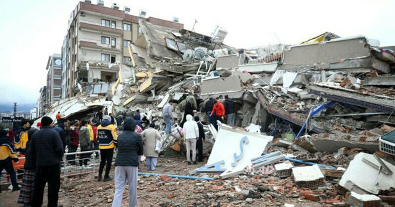 NATO trimite în Turcia containere pentru amenajarea locuințelor temporare