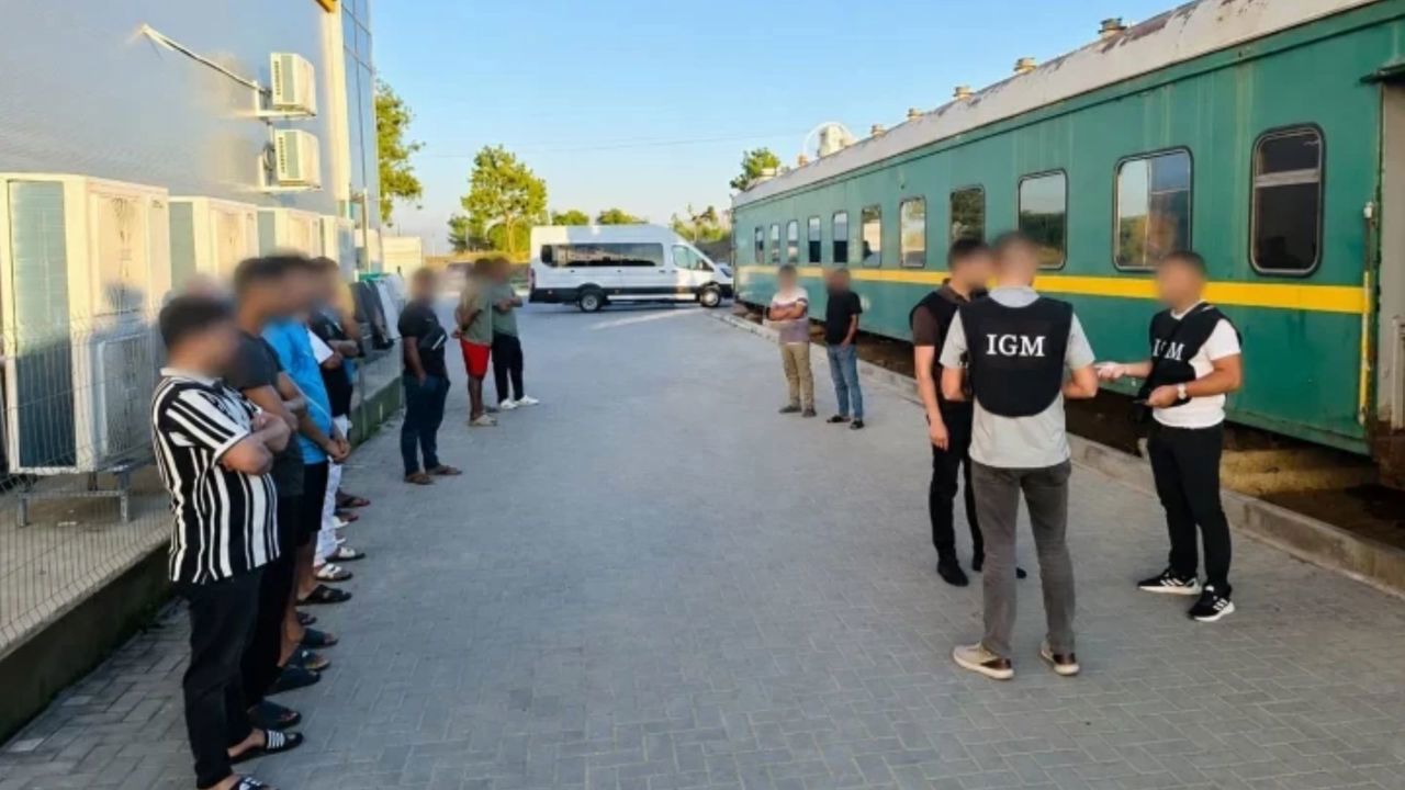 Muncitorii din vagoane. Ombudsmanul: „Să-i vedem în primul rând ca oameni care au drepturi, nu doar ca forță de muncă”