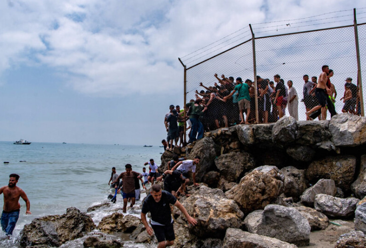 Criza migranților din Ceuta: Berlinul cere măsuri urgente, Helsinki susține suspendarea Spaniei din Schengen