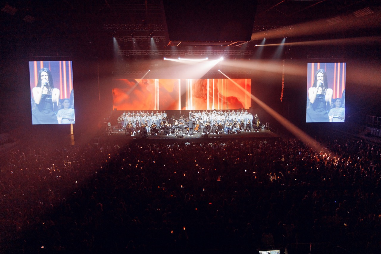 Magia sărbătorilor de iarnă la Sala cu Orgă. 200 de copii acompaniați de Moldovan National Youth Orchestra au colindat de Crăciun