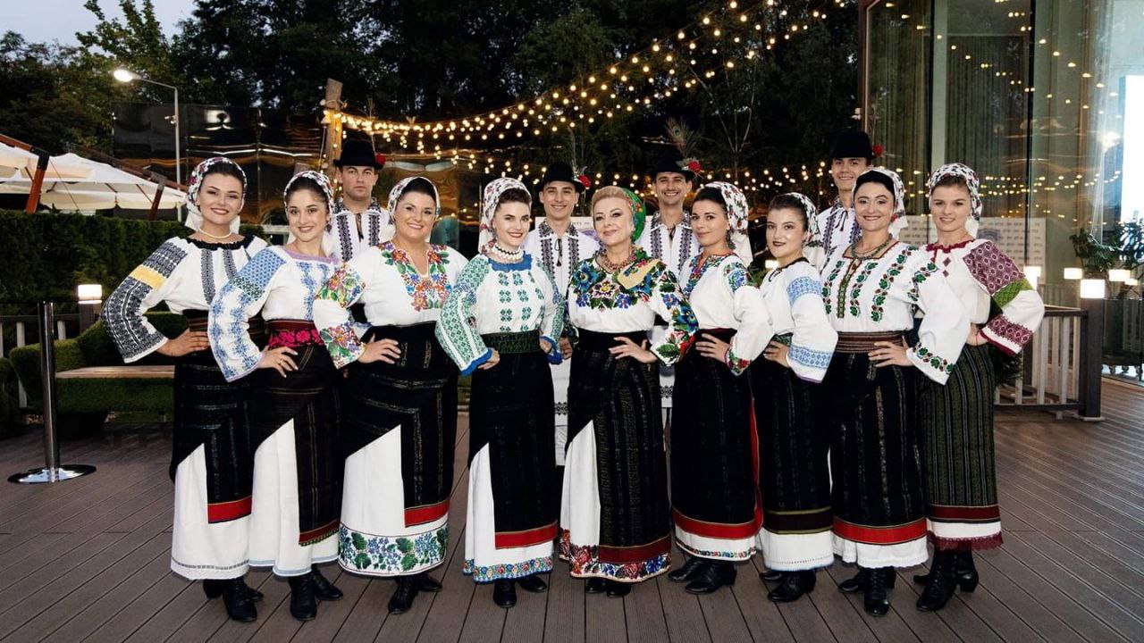 Jocul măștilor, cu Ursul și Capra, pe la casele oamenilor. Maria Iliuț: „Lumea nu uită de valorile care ne reprezintă”