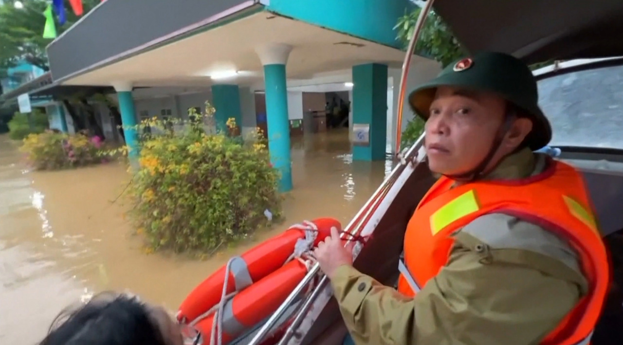 Vietnamul, sub ape: nouă morți și mii de case inundate