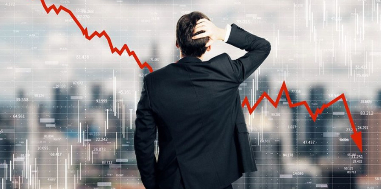 Russia's economy is running out of growth resources; analysts suggest tapping into population savings