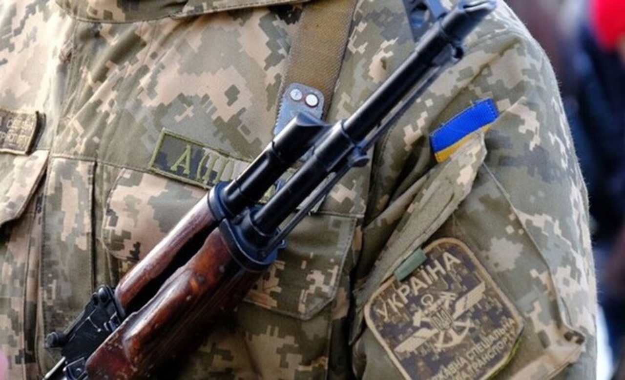 Bărbații ucraineni din străinătate vor fi luați obligatoriu la evidența militară