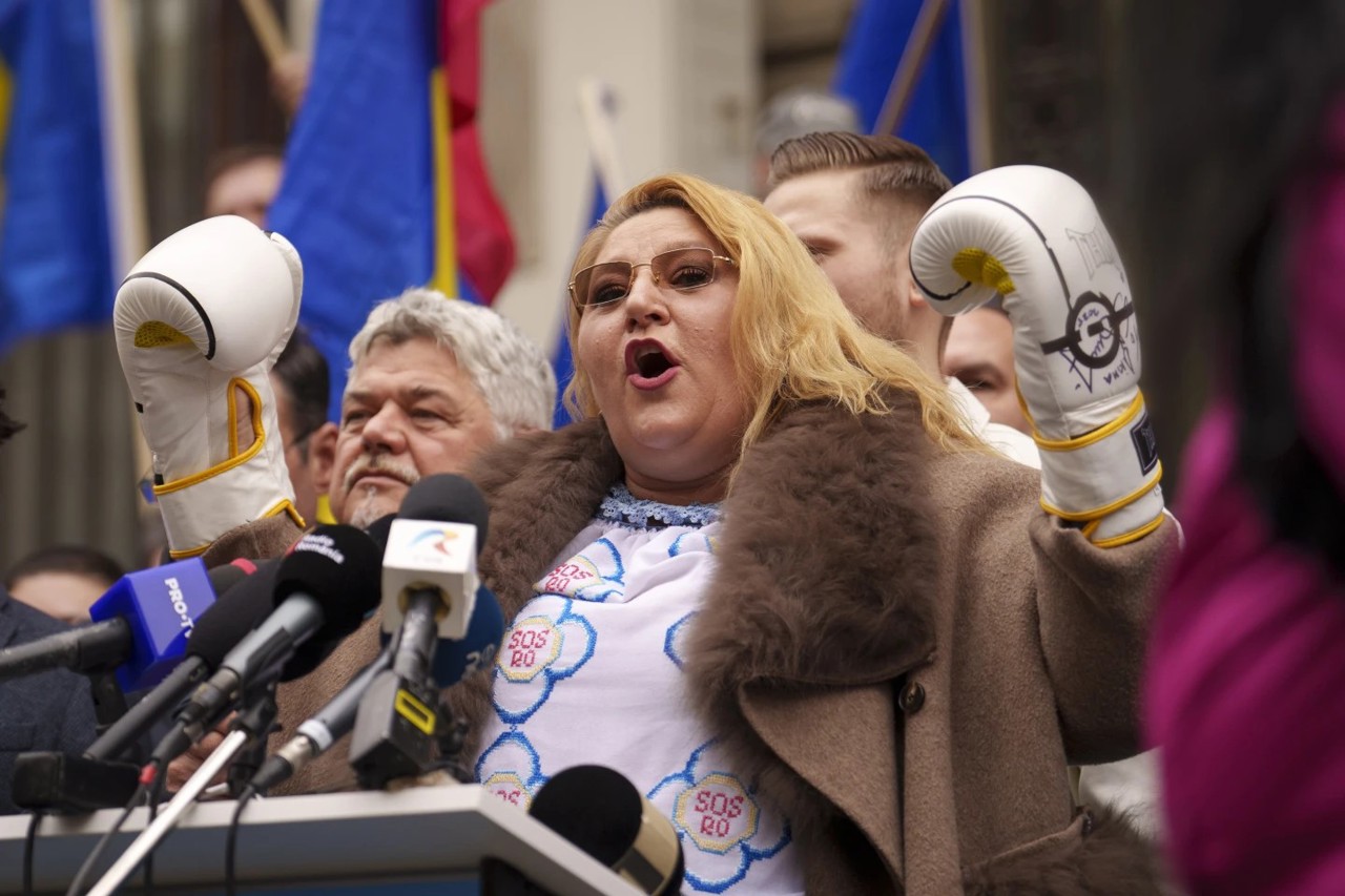 Corespondență Dan Alexe // Parlamentul European, Șoșoacă și jocurile cu imunitatea