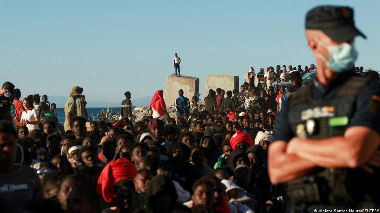 Fără „logica testosteronului”: Ce a învățat Uniunea Europeană din criza migranților din Ceuta