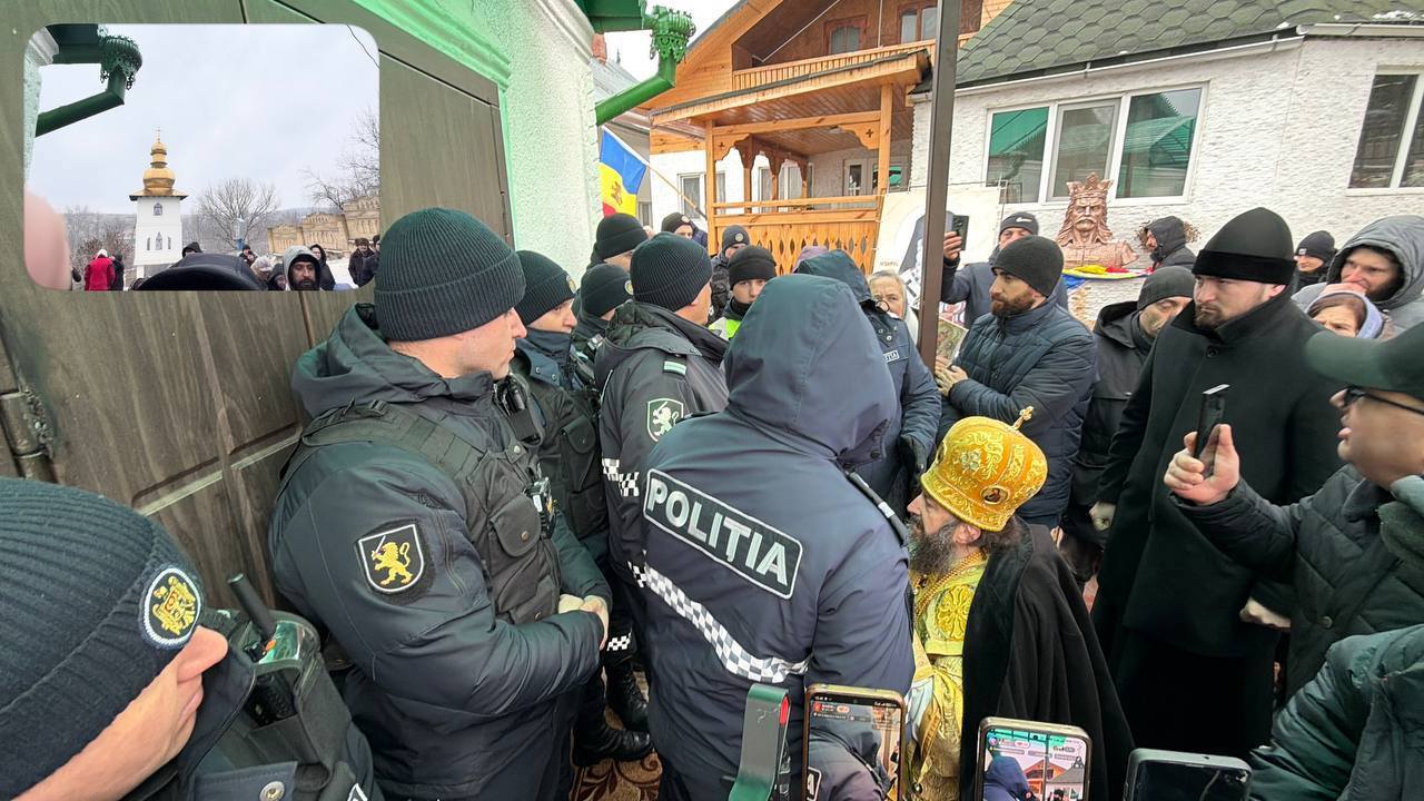 Zeci de persoane, inclusiv preoți, au intrat forțat în biserica din Dereneu: poliția a înregistrat cazul