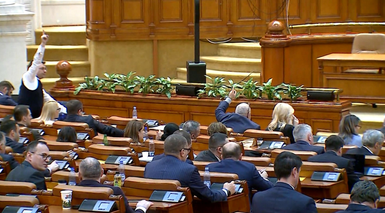 Parlamentul României aprobă bugetul, în pofida tensiunilor din coaliție