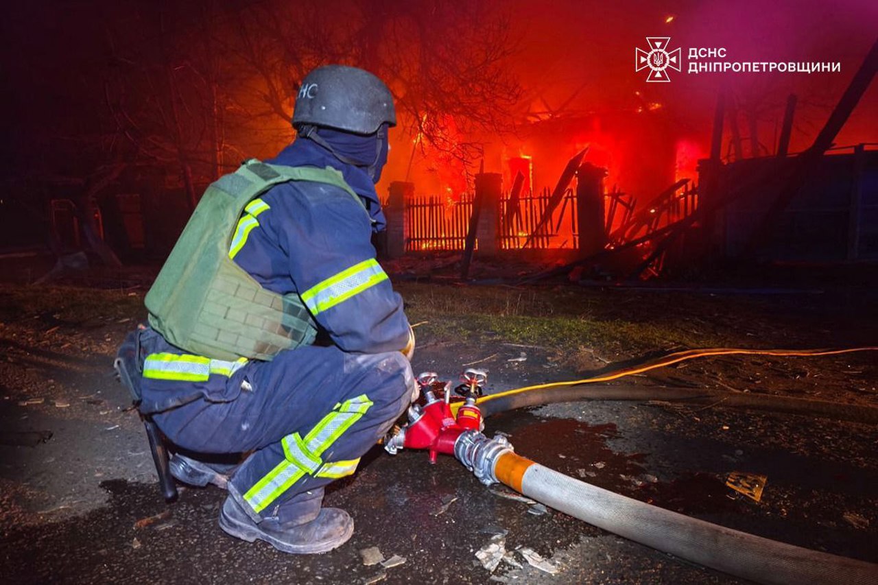 Atacuri în Ucraina: un mort și mai mulți răniți în regiunea Dnipropetrovsk. Dronele rusești au lovit și Cernigău și Sumî