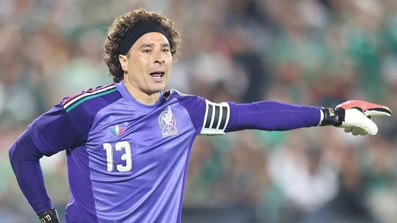  Unul dintre cei mai emblematici portari din istoria fotbalului mexican, Guillermo Ochoa, și-a încheiat cariera