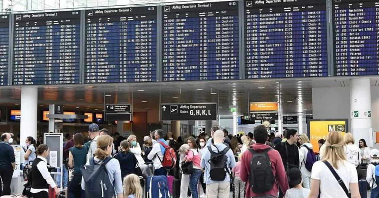 Aeroporturile din Berlin, Bremen și Hamburg au anulat zborurile din cauza grevei sindicatelor