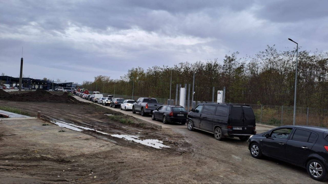 Flux sporit de mașini la punctul de trecere Sculeni: angajații IGPF iau măsuri pentru fluidizarea traficului
