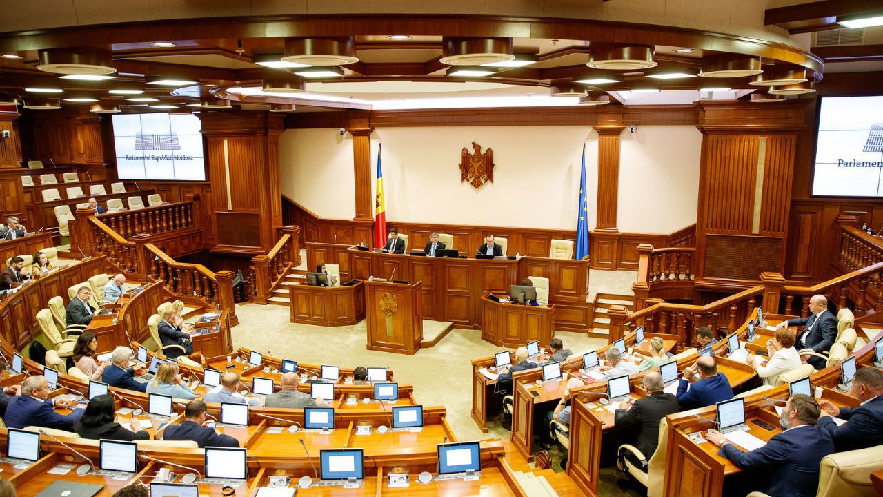 Parliament donated a batch of computers to schools in Moldova 