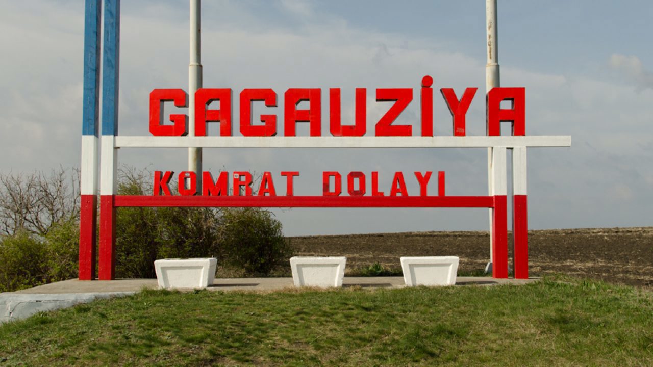 Codul Electoral, modificat în lectura a doua: Opoziția a cerut eliminarea cerinței de cunoaștere a limbii române pentru bașcan