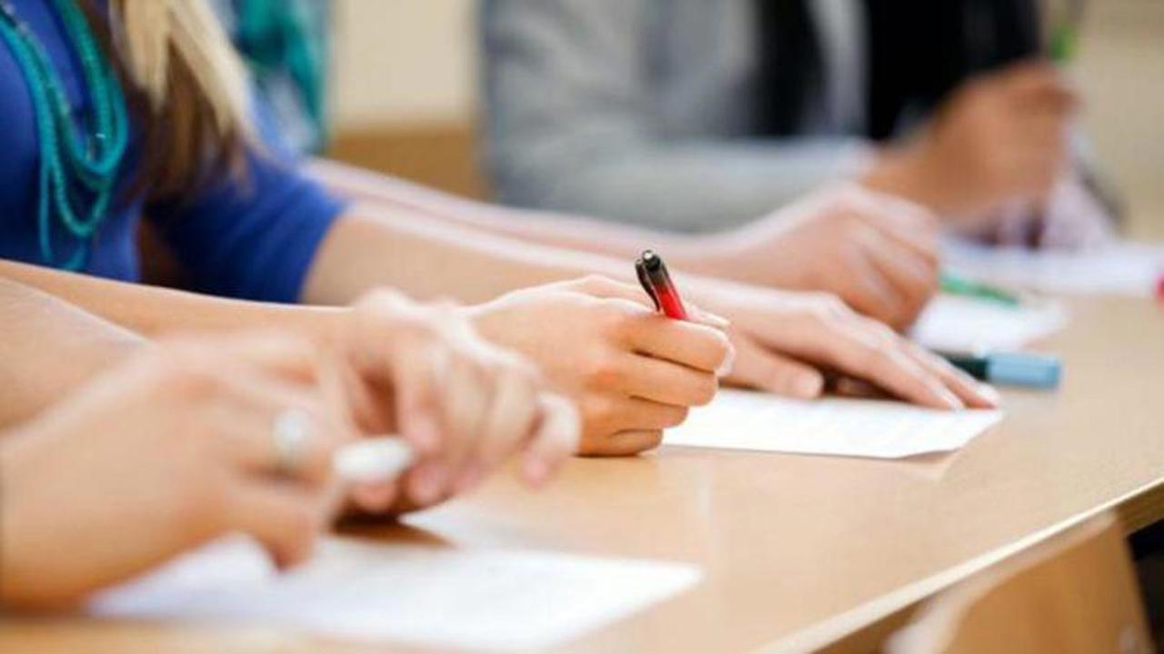 Peste 32.000 de absolvenți de gimnaziu susțin examenul la Istorie