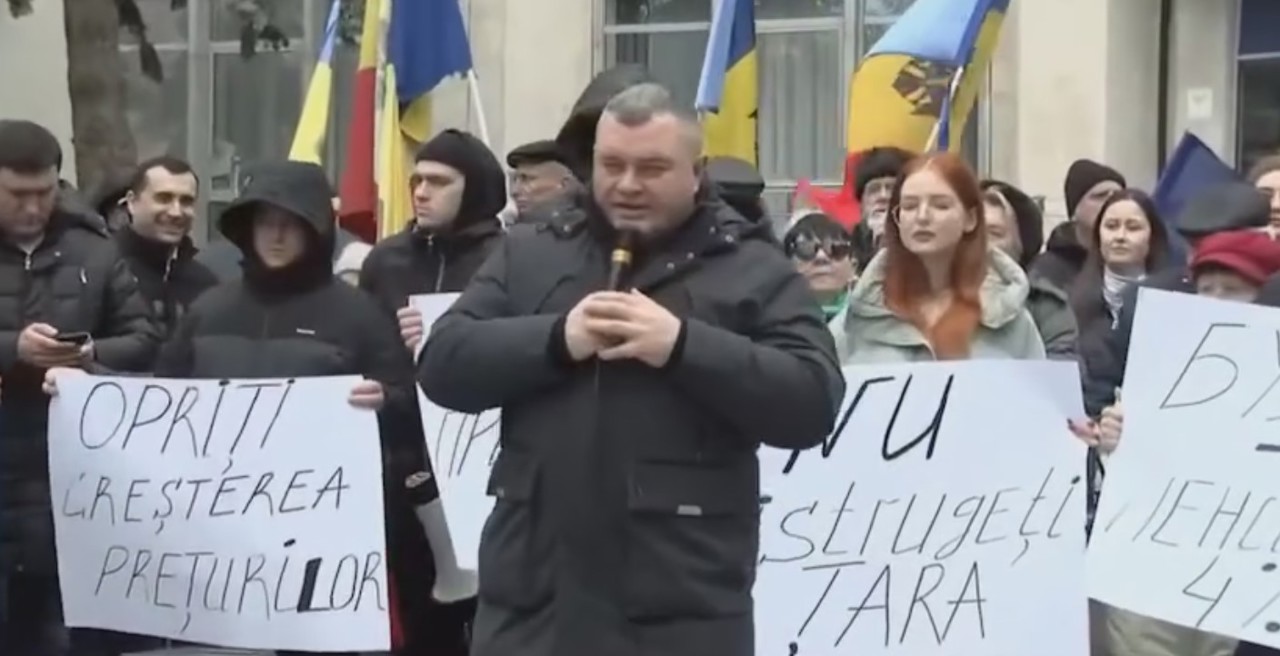 Члены и сторонники Блока Коммунистов и Социалистов протестовали против сложившейся ситуации в стране